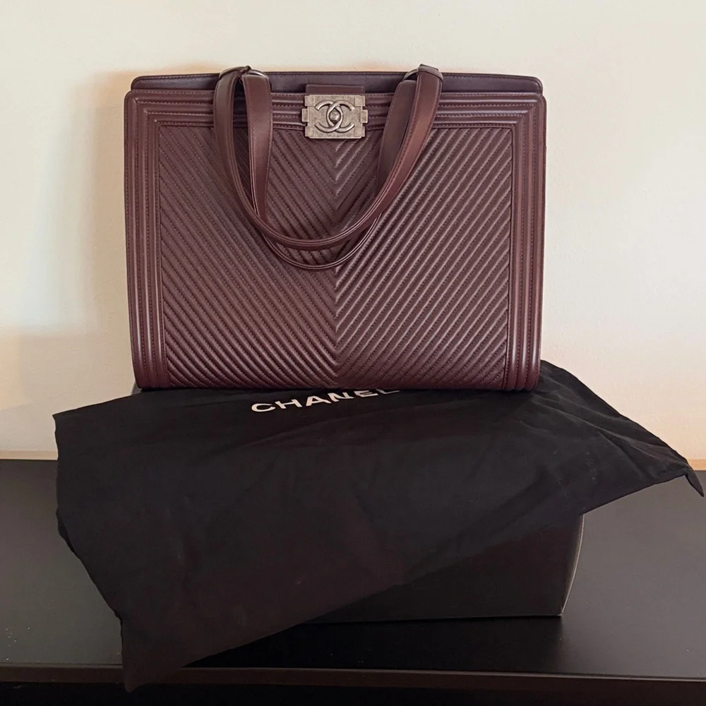CHANEL Burgundy Large Chevron Tote - Picture 3 of 17